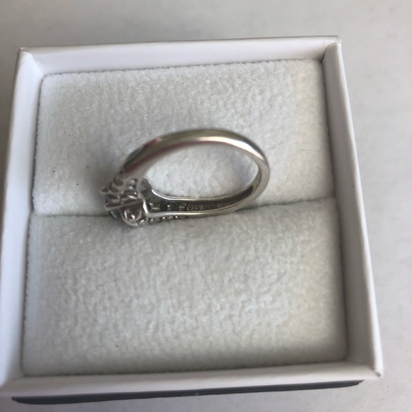 Sterling Silver and White Sapphire Ring size 7 - Picture 4 of 6